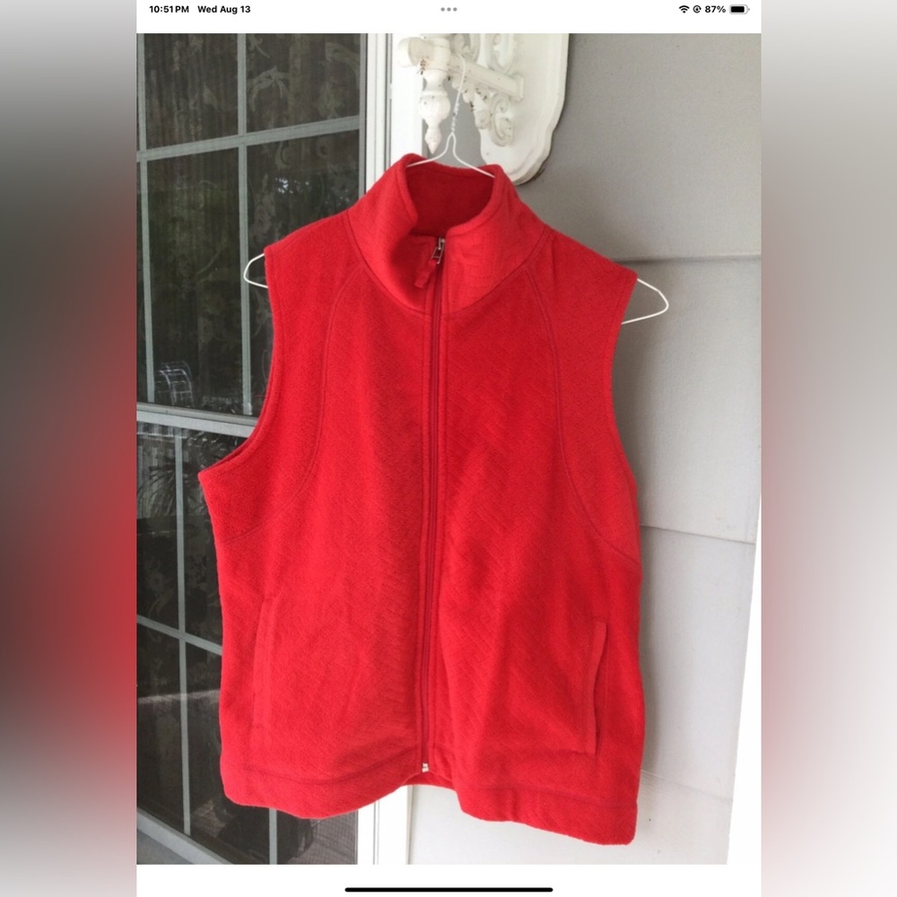 Kim Rogers Woman Red Fleece Sleeveless Vest Casual Zipper Pockets Medium NWOT